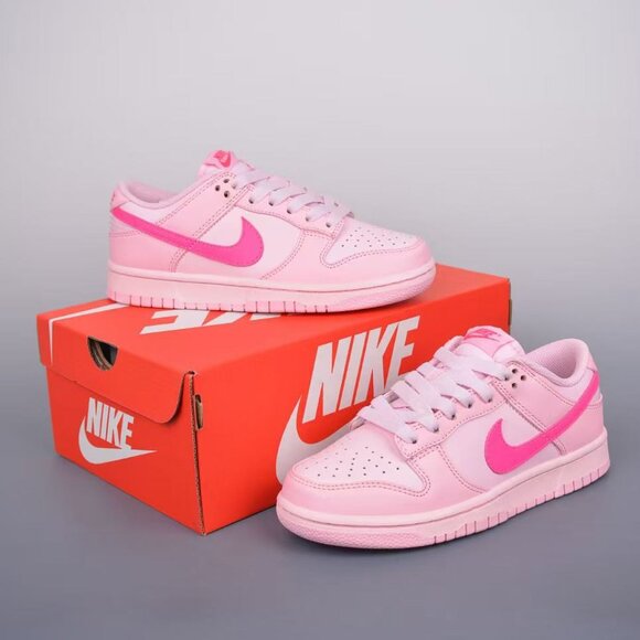 Nike dunk low Triple pink Women's - Picture 2 of 9